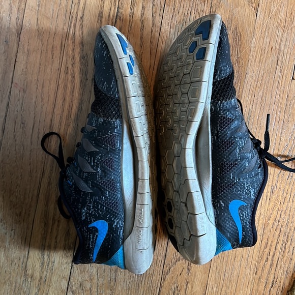 Nike running shoes - Picture 2 of 5